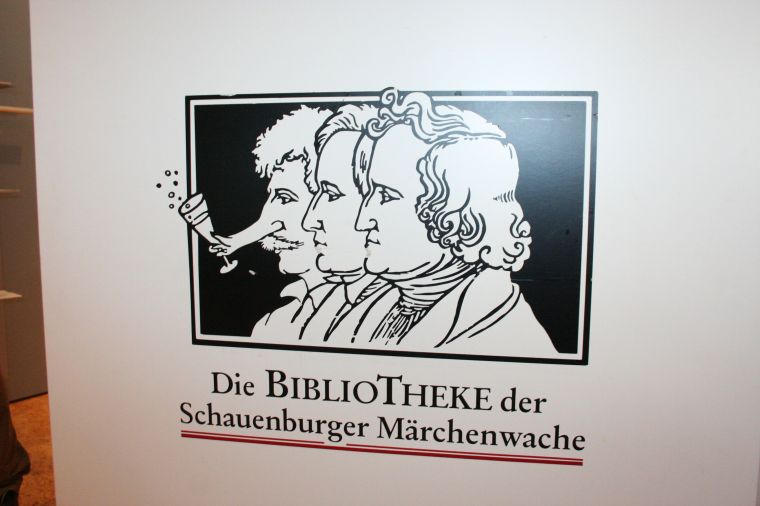 Habichtswaldsteig-Bibliothek-Schauenburger-Maerchenwache.jpg